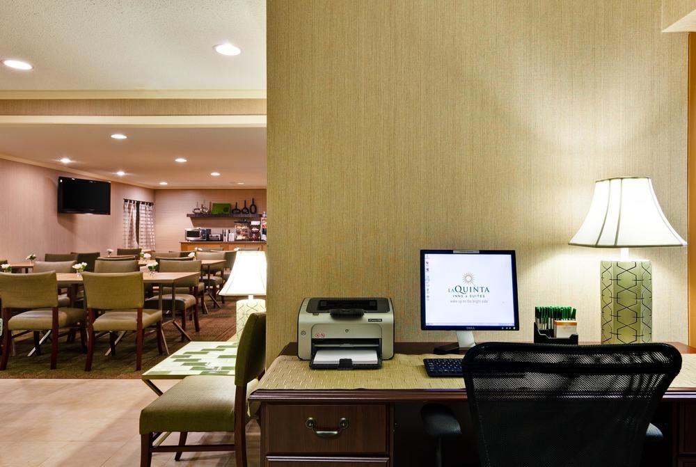 La Quinta Inn By Wyndham Chicago Уилоубрук Екстериор снимка